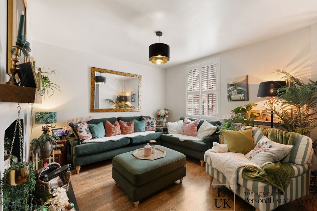 Property photo 2 of 18