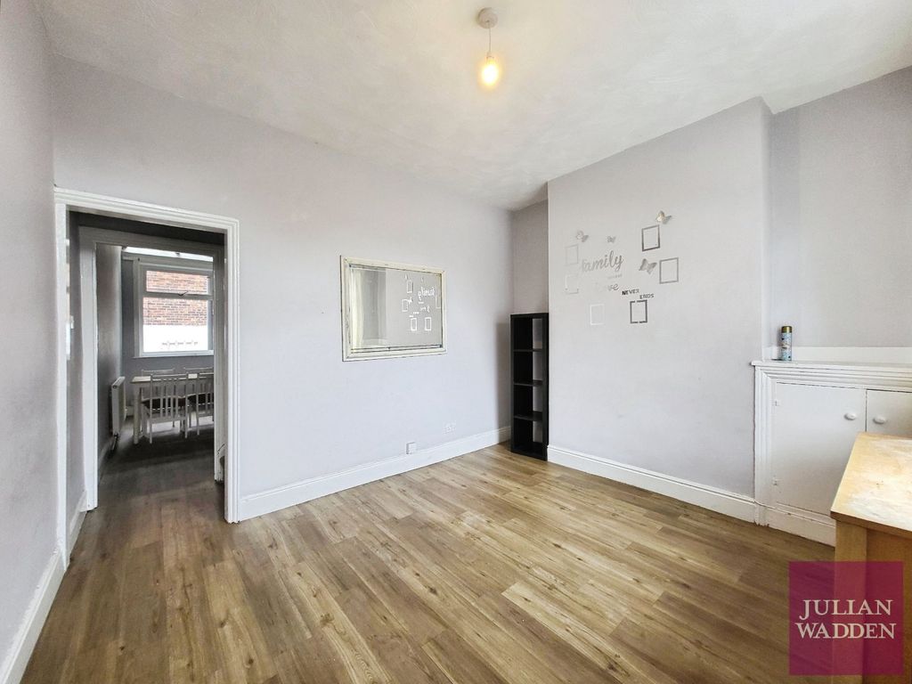 Property photo 2 of 12 Picture 2