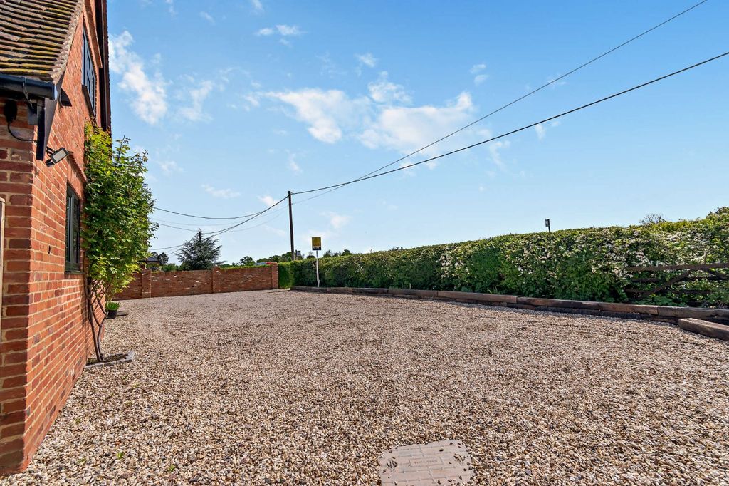 money-row-green-holyport-maidenhead-berkshire-sl6-5-bed-detached