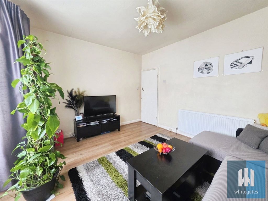 Property photo 3 of 16 Picture No. 32