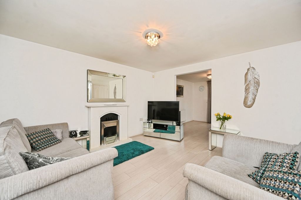 Property photo 3 of 16 Living Room