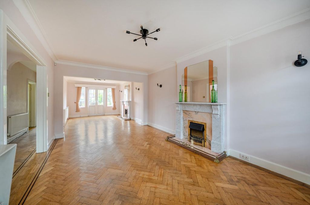 Property photo 2 of 14 Davidson Frost-Wellings, Dfw, Cavendish Drive, Can