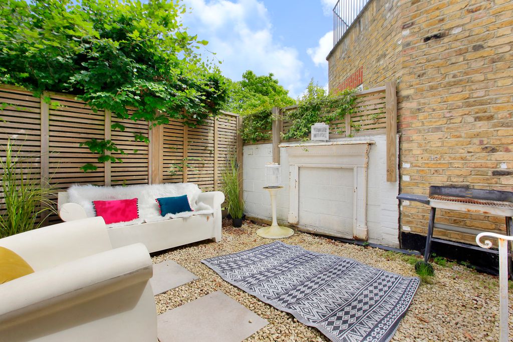 Property photo 2 of 16