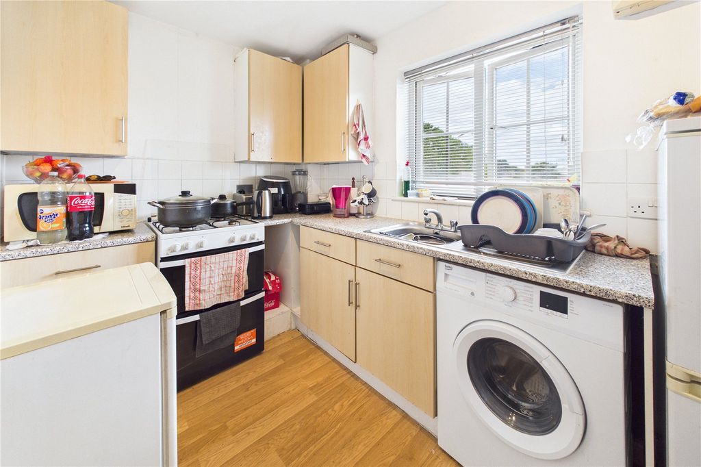 Property photo 3 of 12 Kitchen
