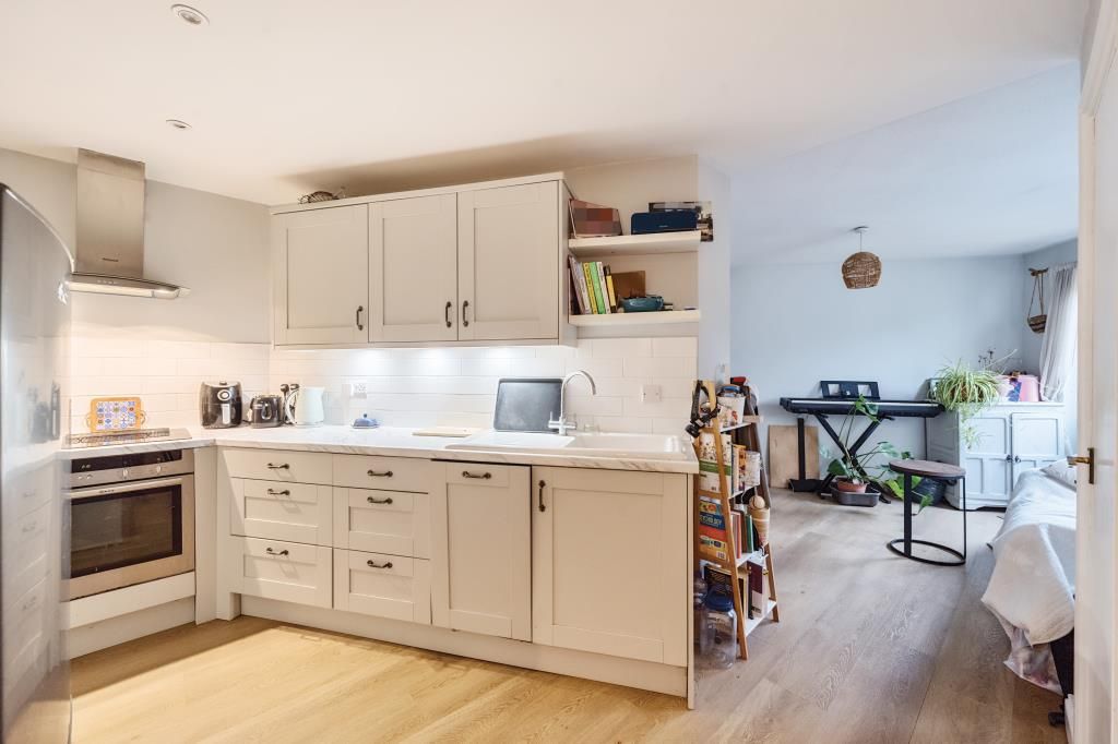 Property photo 2 of 11 Kitchen