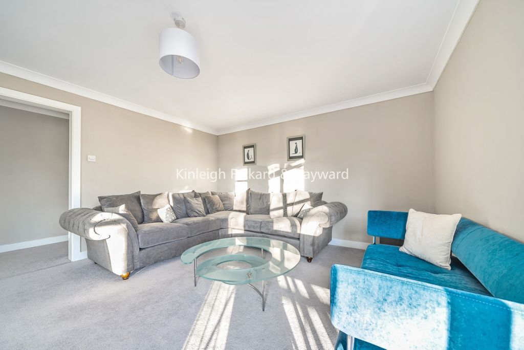 Property photo 2 of 12 77dc1B5B-Ed58-490F-8