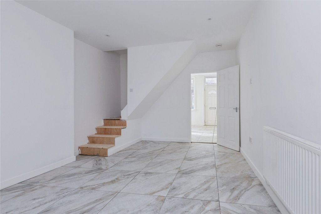 Property photo 1 of 18 Picture No. 12