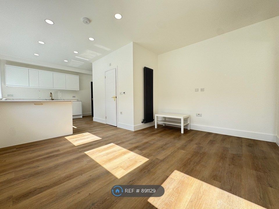 Property photo 3 of 27 Flat 18 - £1100