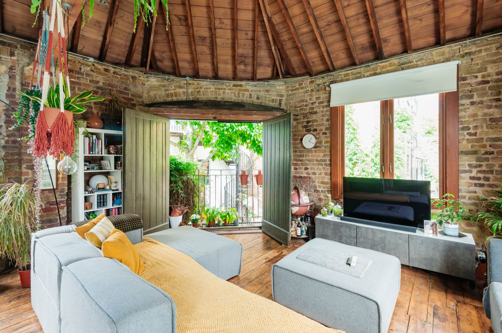 Property photo 3 of 27 September 2023 (10).Jpg