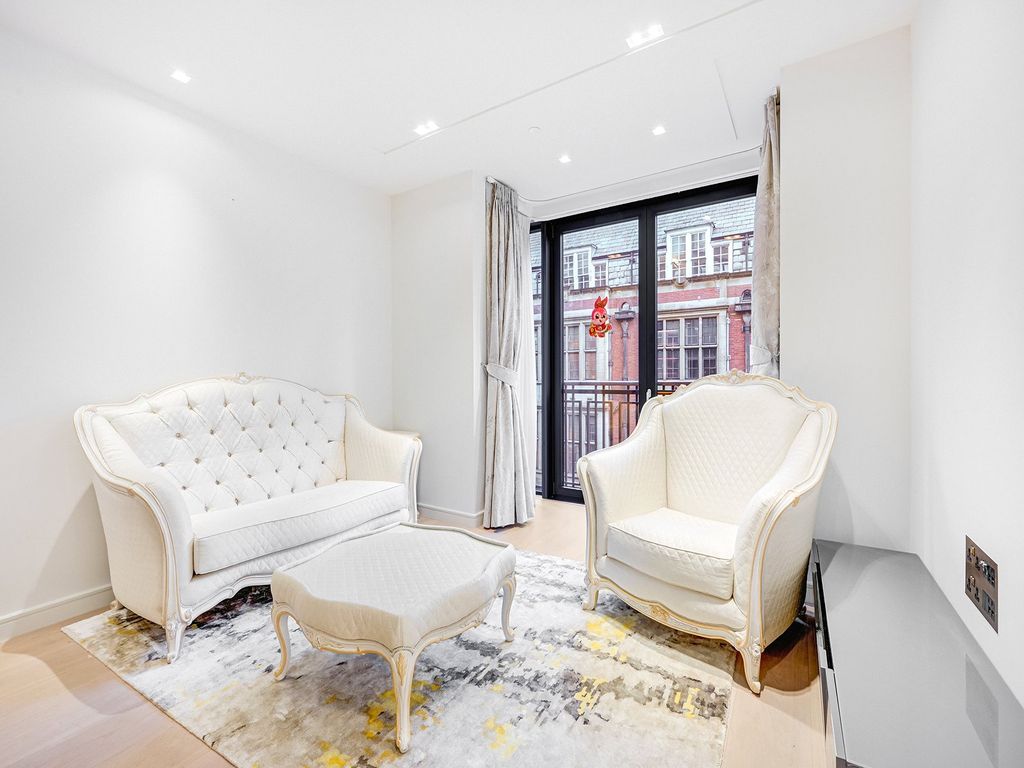 Property photo 3 of 15 Lincoln Square