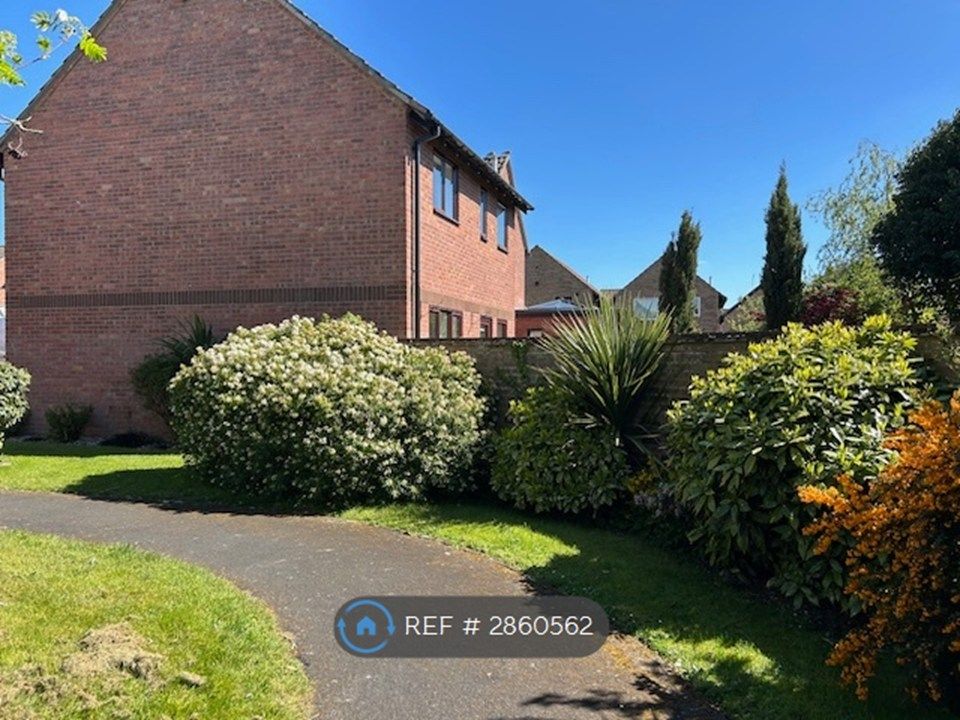 Property photo 2 of 12 Side Garden