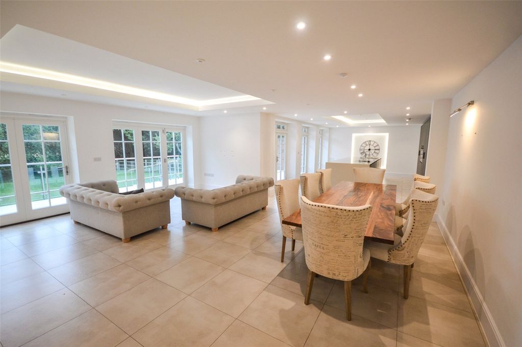 Property photo 2 of 31 Picture No. 44