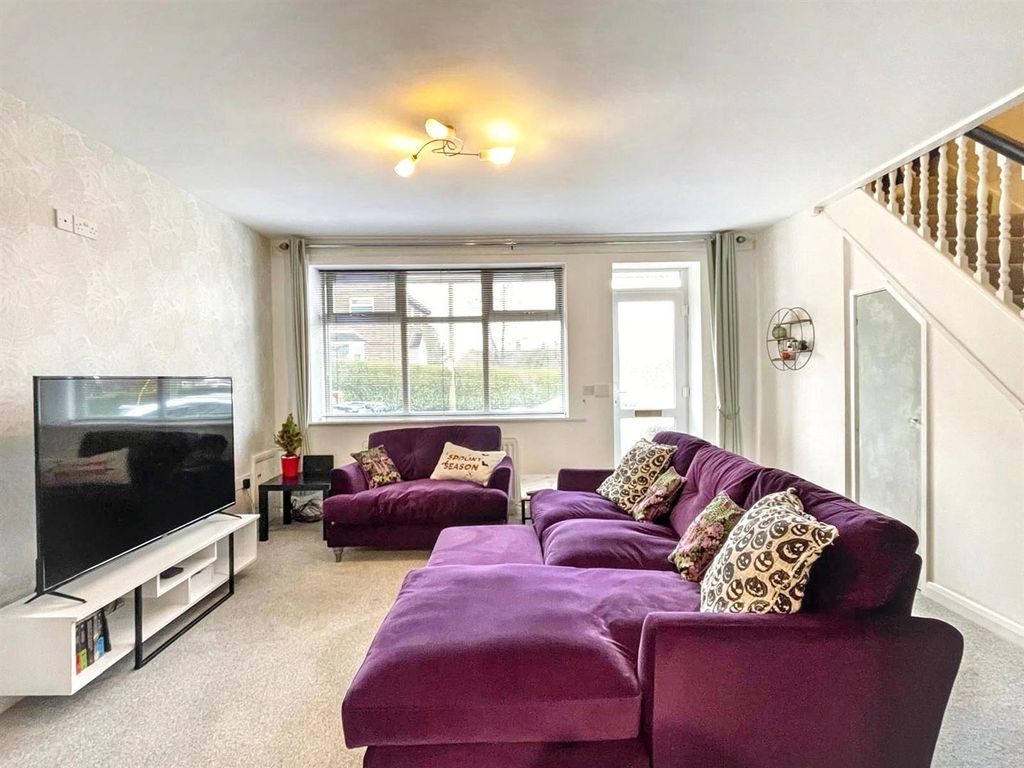 Property photo 2 of 25 Living Room