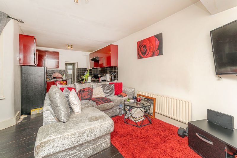 Property photo 3 of 16 Photo 6