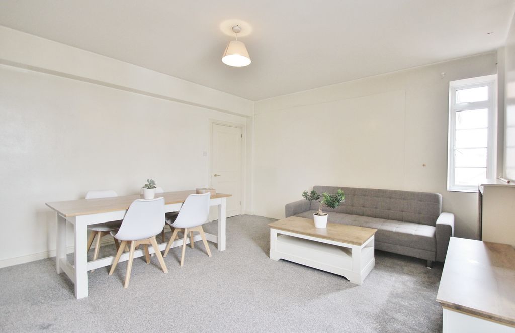 Property photo 3 of 19 Photo 12