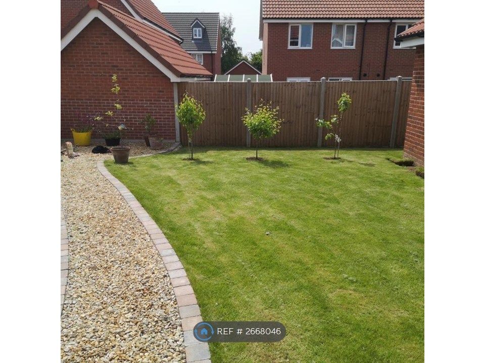 Property photo 2 of 10 Back Garden Landscaped