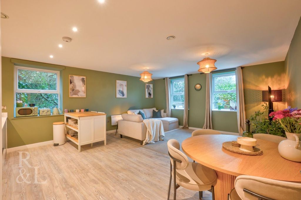 Property photo 2 of 12 Apartment 4, York House (10).Jpg