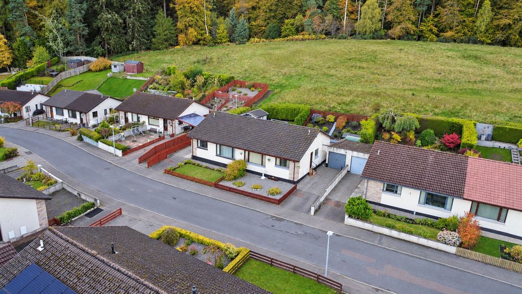 Property photo 2 of 28