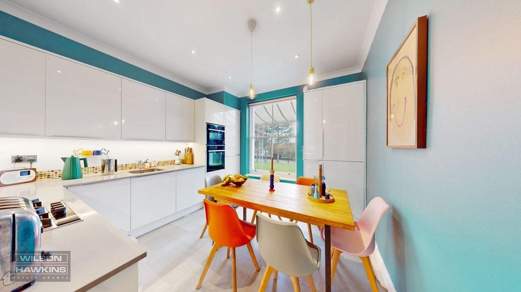 Property photo 3 of 18 Flat 1, Roxeth Mead - Hjwsqsp3Rcthuui1MV3W.Jpg