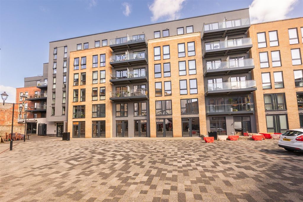 Property photo 1 of 20 310-Beckford-House-Bs1-3Fd-25.Jpg