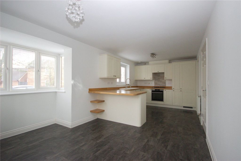 Property photo 2 of 18 Kitchen 1