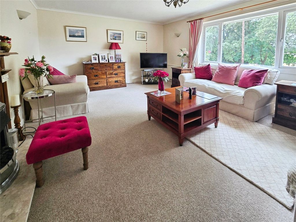 Property photo 3 of 17 Living Room