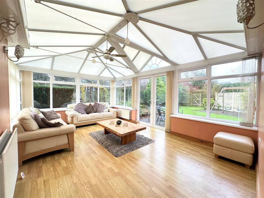 Property photo 3 of 30 Conservatory