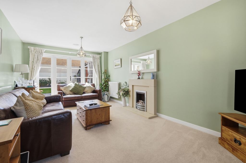 Property photo 2 of 31