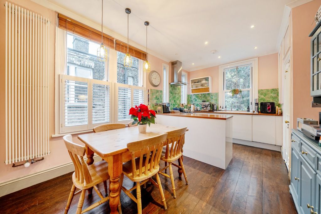 Property photo 2 of 12 Picture No. 18