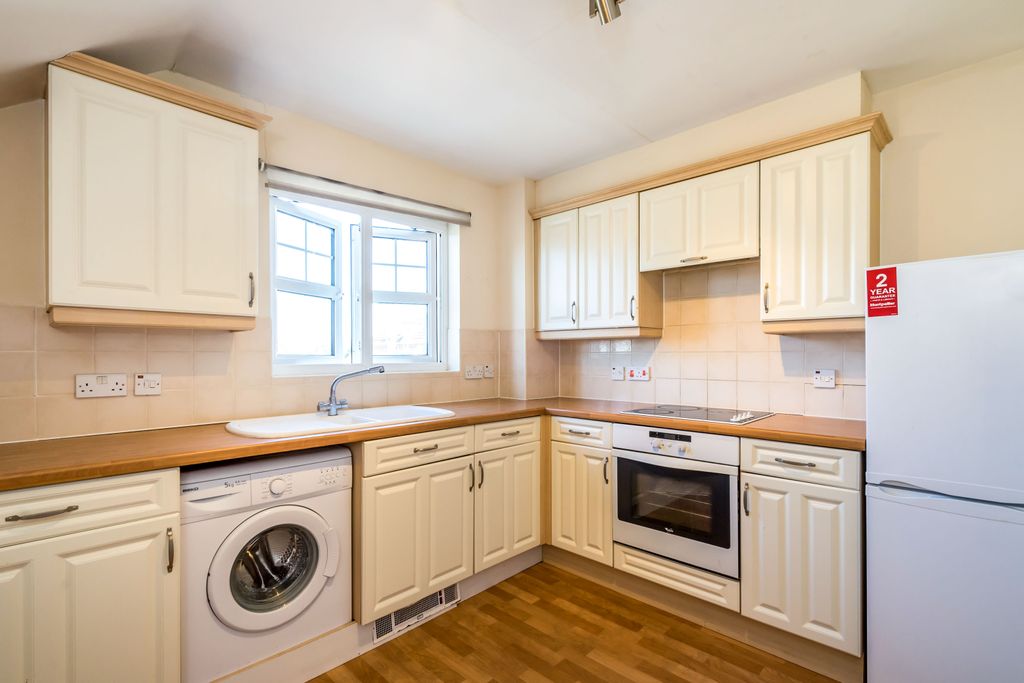 Property photo 2 of 6 Kitchen
