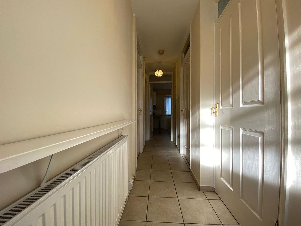 Property photo 2 of 12 Entrance Hall