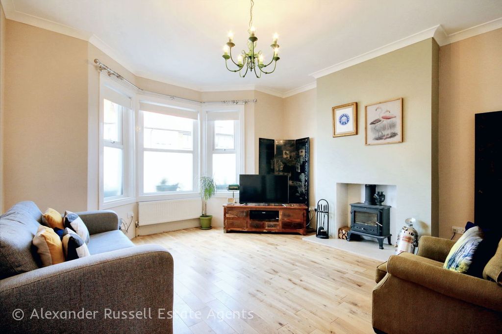Property photo 3 of 32