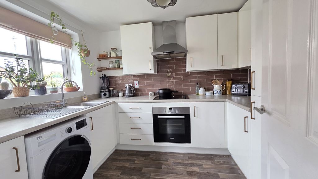 Property photo 3 of 24