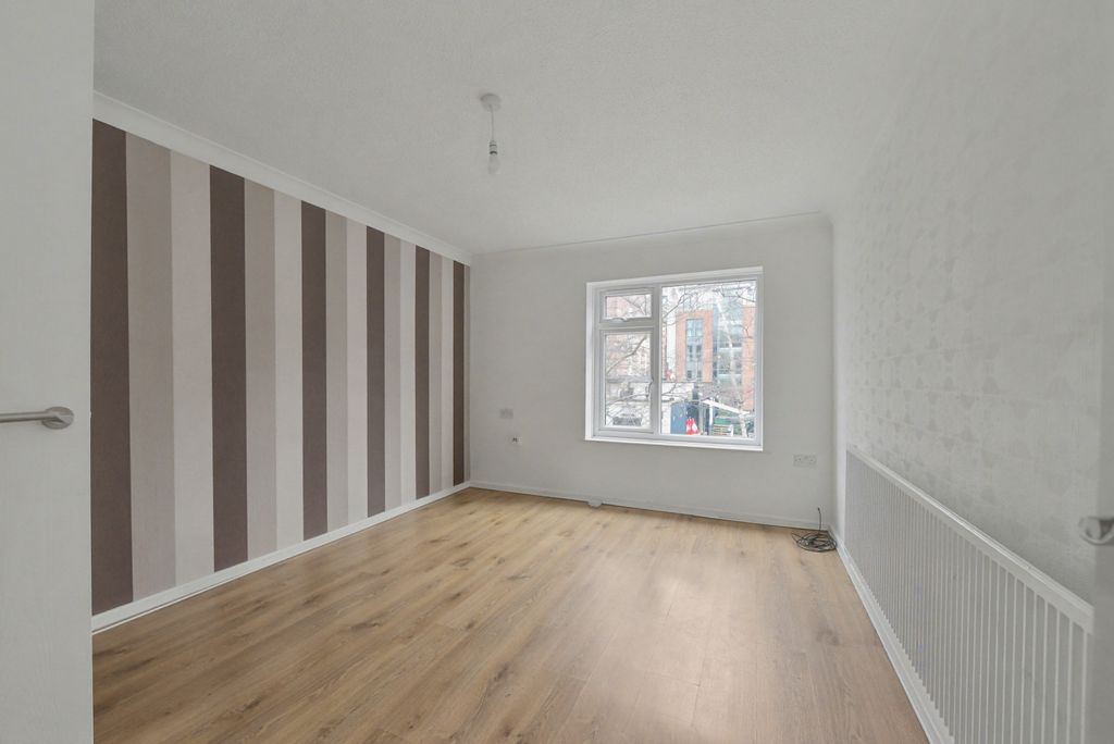 Property photo 2 of 20 10 Dundas Close, Nottingham, Nottinghamshire, Ng1 4Ex