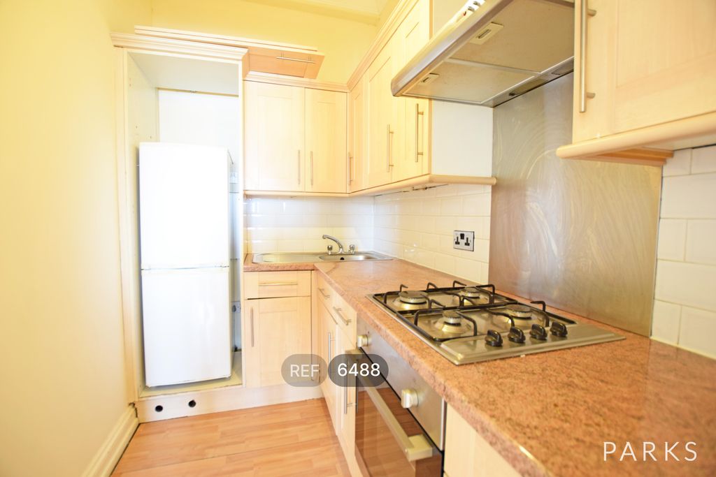 Property photo 2 of 10 Kitchen