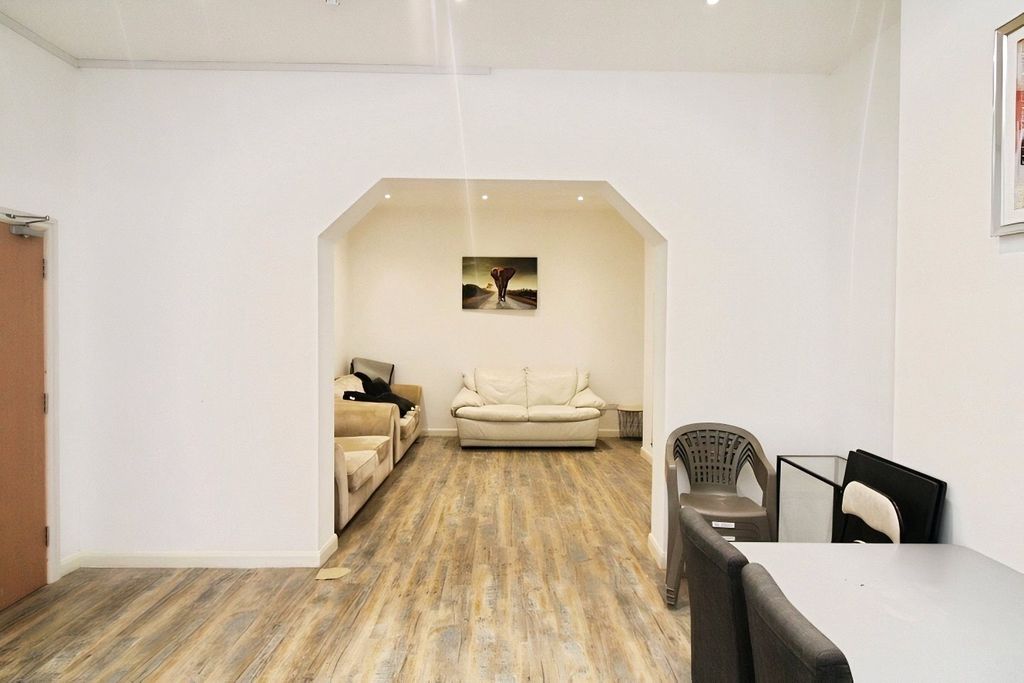 Property photo 3 of 7 Picture No. 06