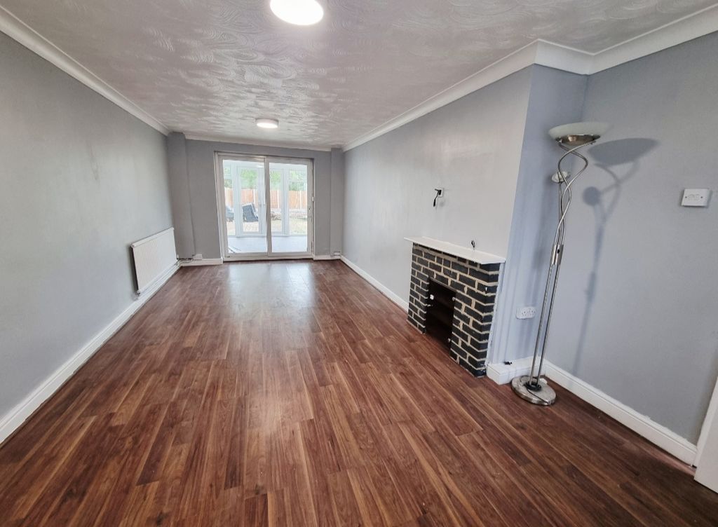 Property photo 2 of 7 Living Room