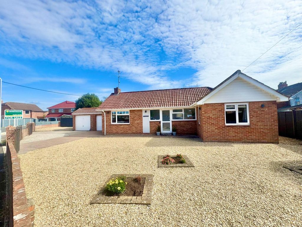 Property photo 1 of 20 Front (Exterior)