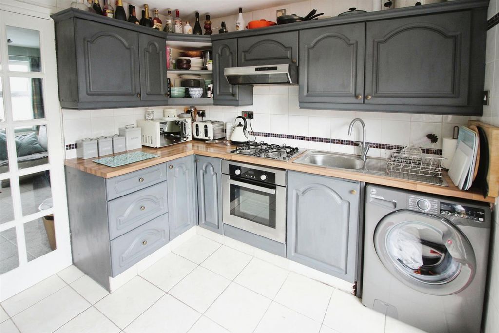 Property photo 2 of 18 Kitchen/Diner