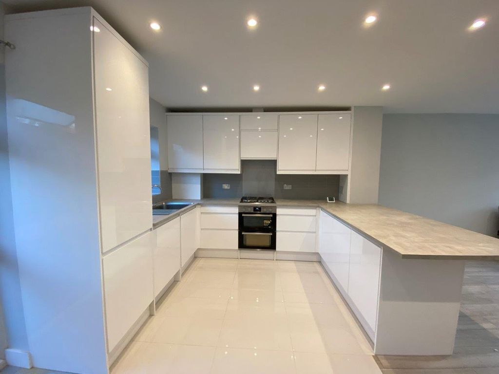 Property photo 3 of 10 Kitchen 2.Jpg