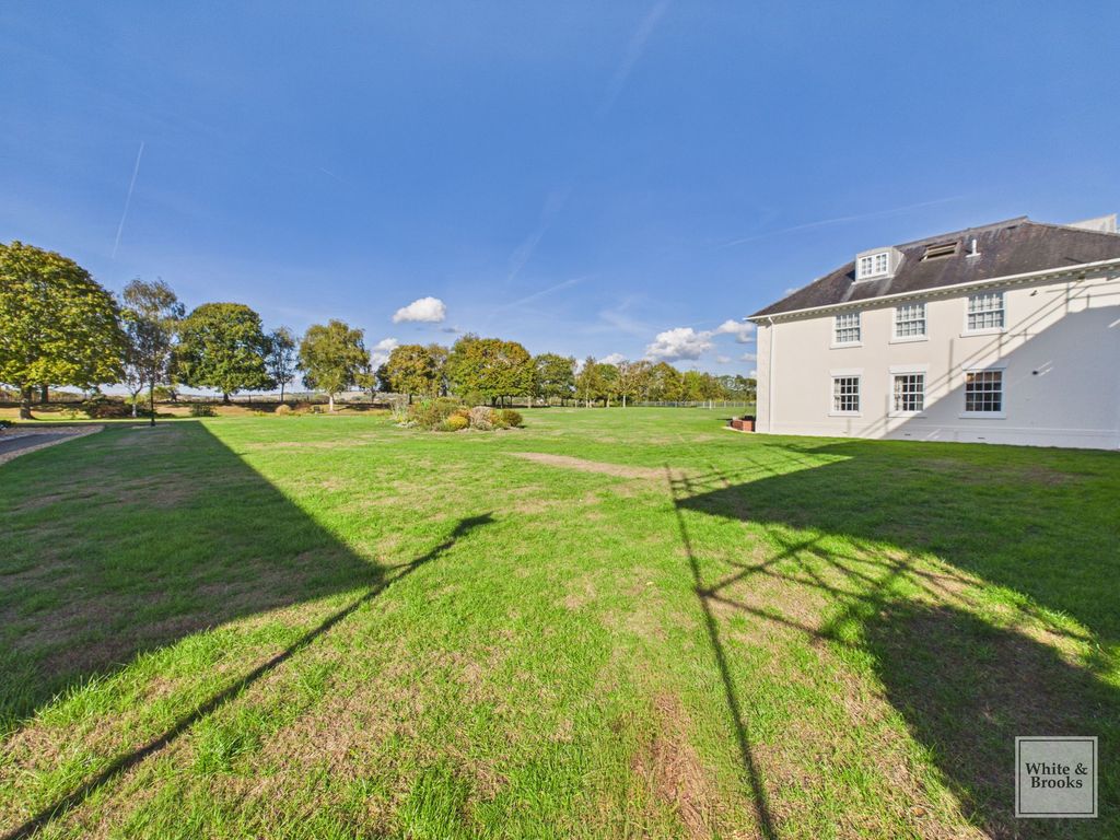 Property photo 1 of 15 Grounds