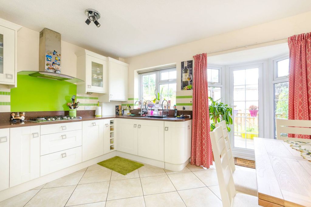 Property photo 2 of 9