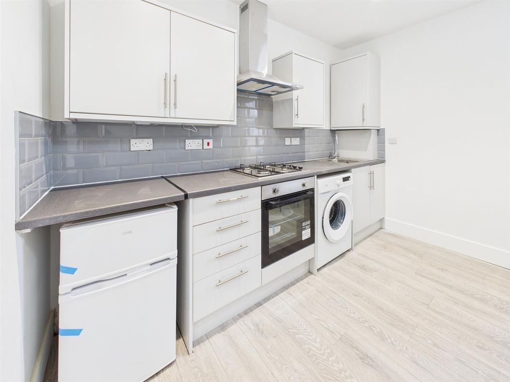 Property photo 3 of 8 Cam03736G0-Pr0112-Still014.Jpg