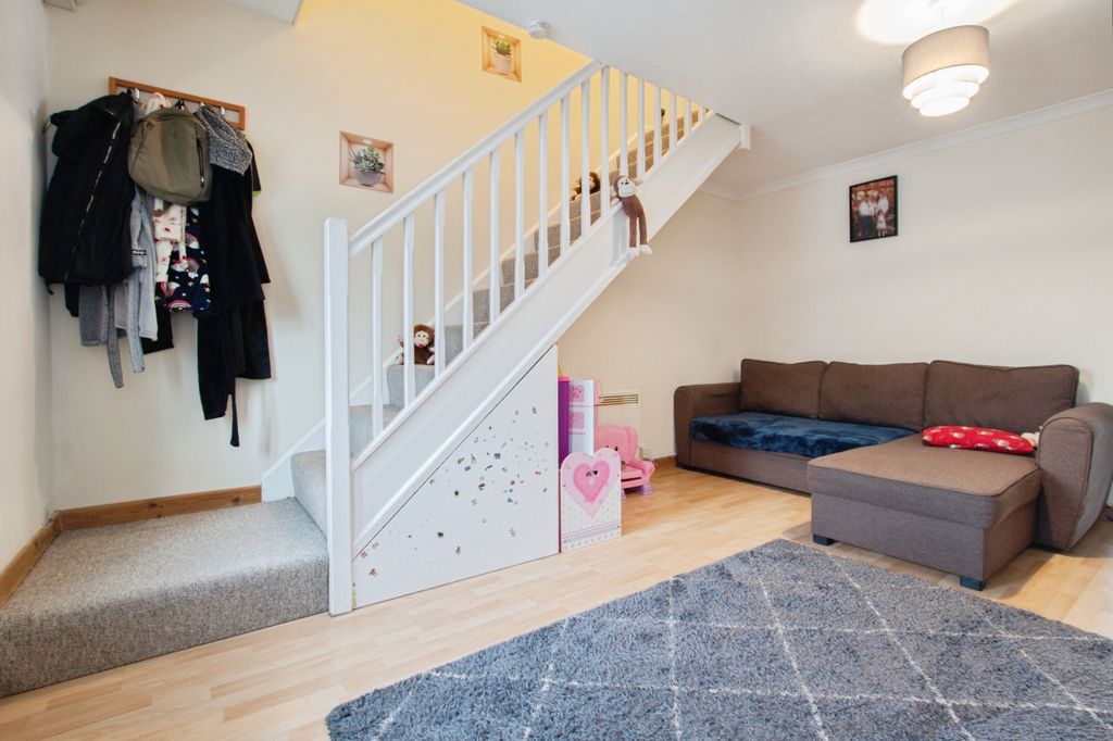 Property photo 3 of 18