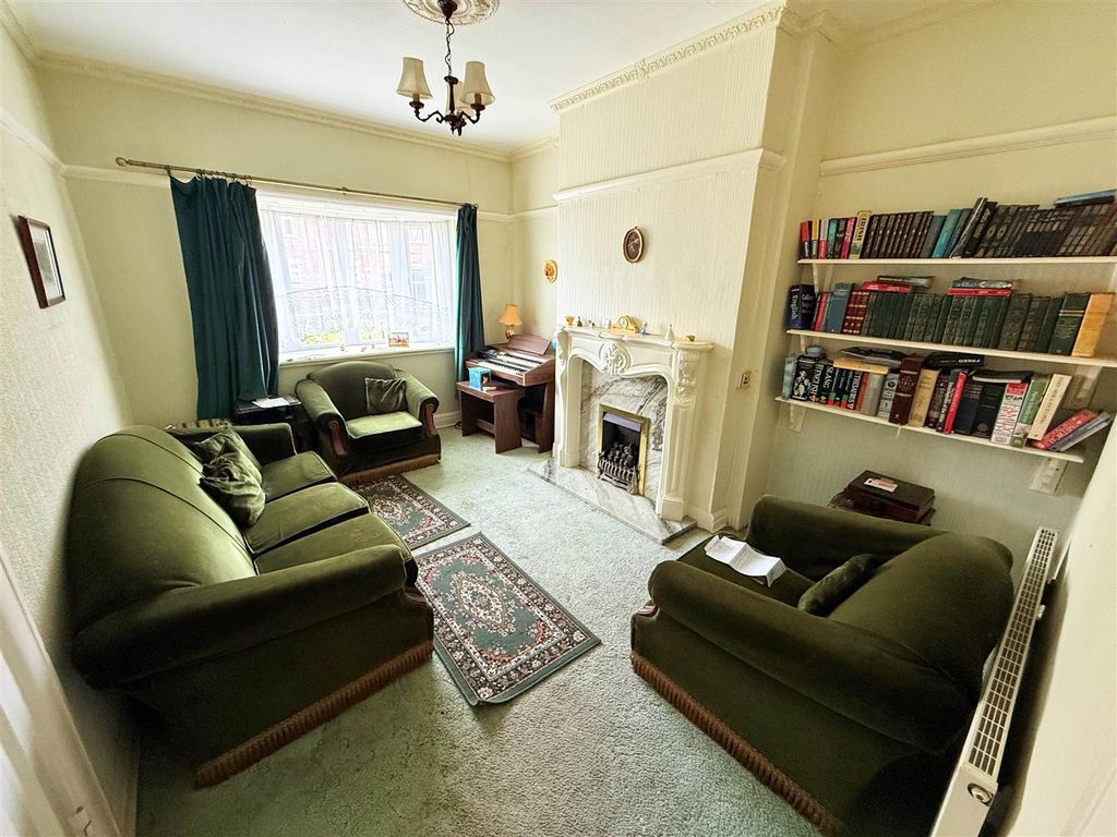 Property photo 2 of 11 Lounge