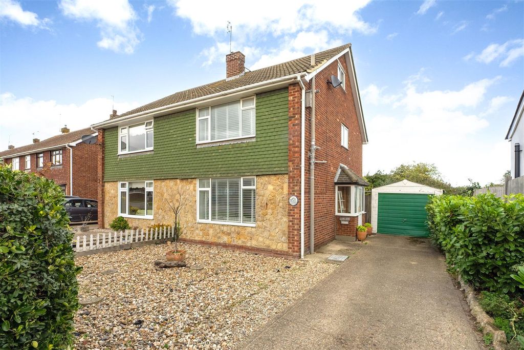 Property photo 1 of 21 Green Lane, Whitstable