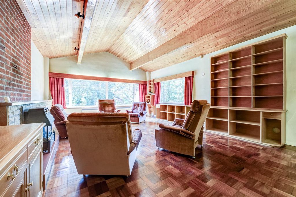 Property photo 2 of 20