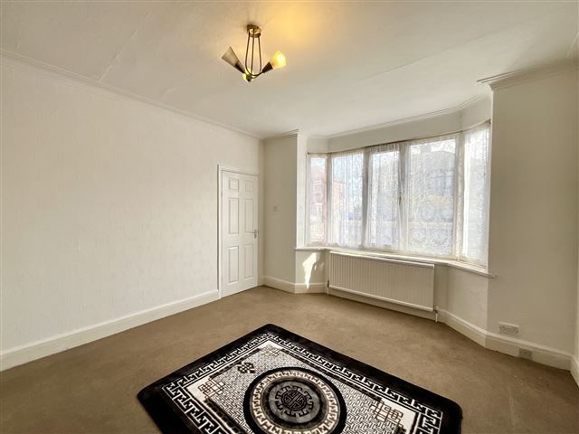Property photo 3 of 12 Lounge