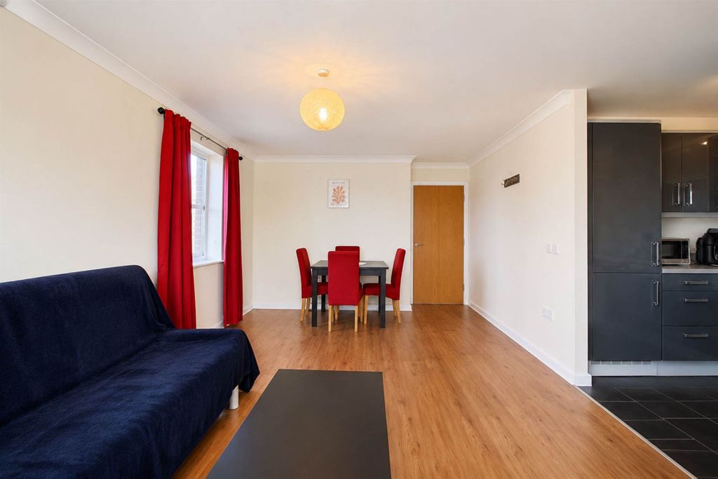 Property photo 3 of 9