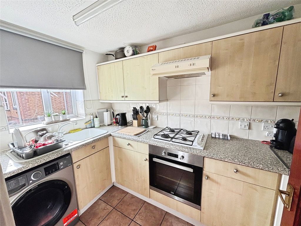 Property photo 3 of 9 Kitchen